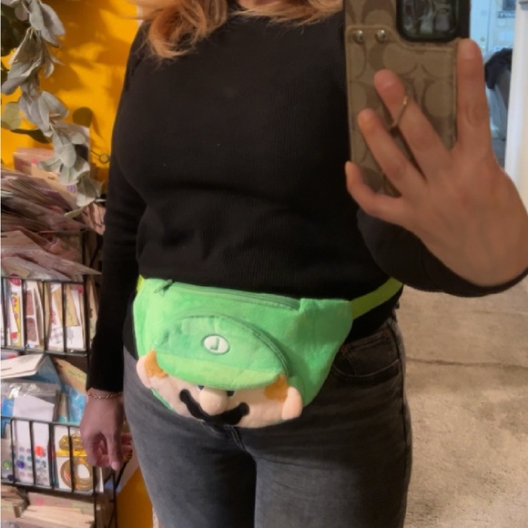 NEW!! Mario or Luigi 3D Plush Adjustable,2-Pocket Fanny packs - Picture 3 of 3